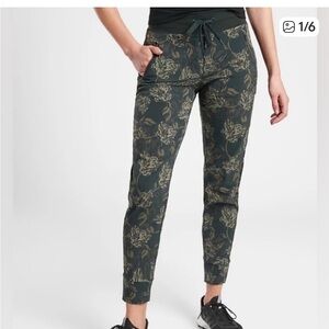 Athleta Floral Patterned Joggers in Dark Green Size 0 petite, and sweater